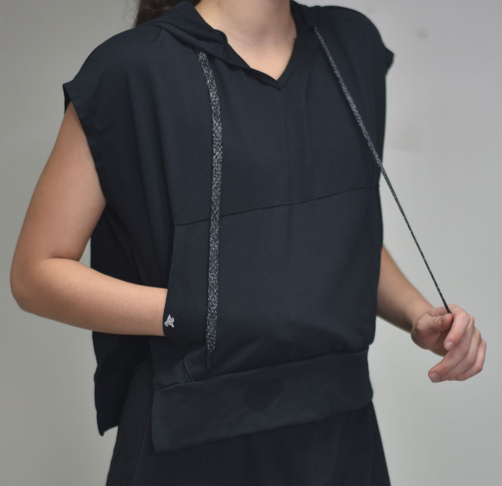 Hoodie without sleeves